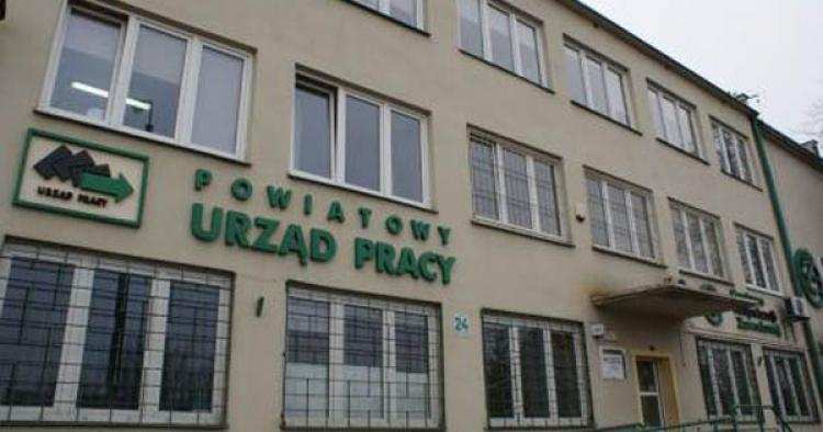 Ponad 900 wolnych miejsc pracy i stażu czeka na bezrobotnych