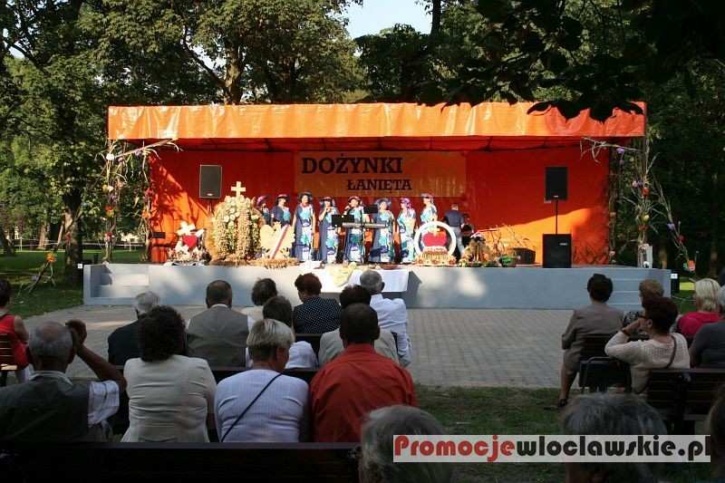 Występ artystów z Ośrodka Kultury w Lubieniu w Łaniętach