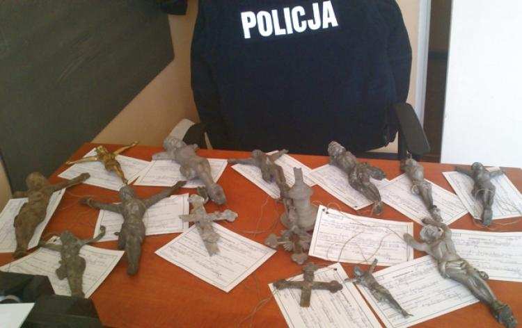 „Hiena cmentarna” przyłapana na gorącym uczynku. Kradł…