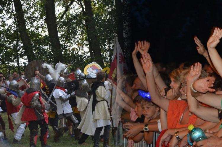 Rycerze, przyłbice i kaptury. Na koniec super gwiazda! [PROGRAM]