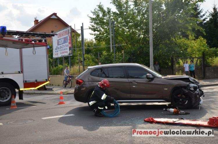 Wypadek Okrężna -Stodólna. Pasażerkę wycinali z Forda [ZDJĘCIA]