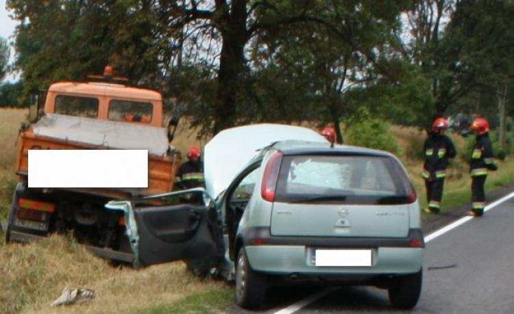 Zderzenie ciężarówki z oplem na krajowej 62 [ZDJĘCIA]