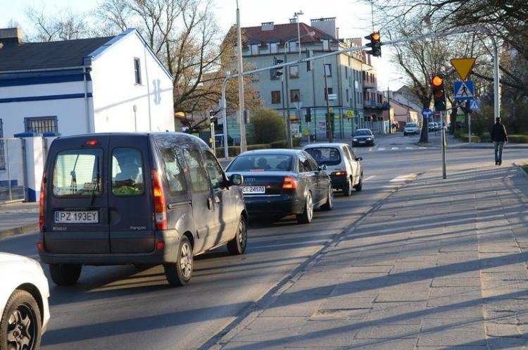 Miasto utwardzi drogi gruntowe