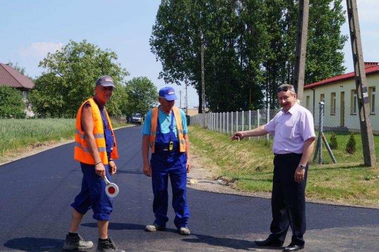 Nowe dywaniki asfaltowe w Gminie Kowal.