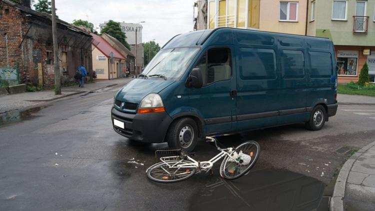 Weekend na drogach [ZDJĘCIA]. Dwie osoby w szpitalu.