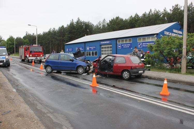 Zderzenie dwóch aut. Pięć osób w szpitalu