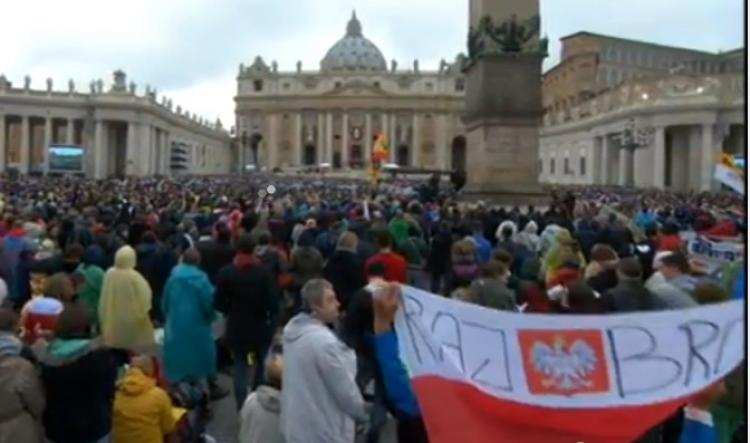 Kanonizacja Jana Pawła II. Tłumy na placu Św. Piotra [TRANSMISJA]