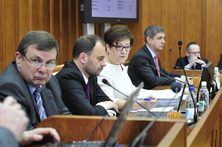 Na sesji sejmiku województwa o rynku pracy i lecznictwie onkologicznym