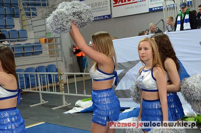 Anwil Dance Team na meczu Anwil - Czarni
