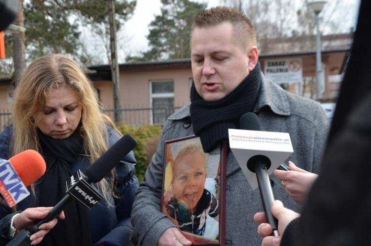Rodzice zmarłego 2,5-latka walczą o sprawiedliwość