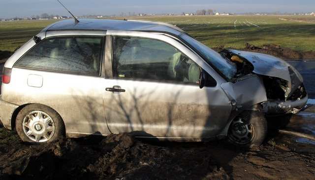 Wypadek w powiecie radziejowskim. Po pijanemu uderzył w drzewo 
