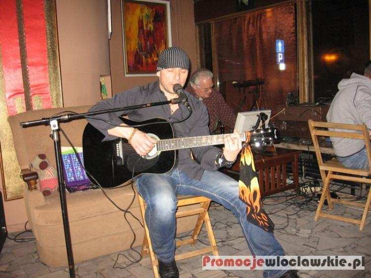 Muzyczna uczta dla uszu i…duszy - koncert akustyczny w Art Cafe Cynamon
