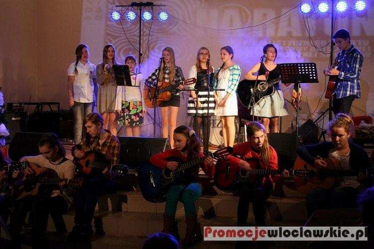 Zaśpiewali i zagrali dla WOŚP w Lubieniu Kujawskim. Mieszkańcy nie zawiedli [VIDEO]