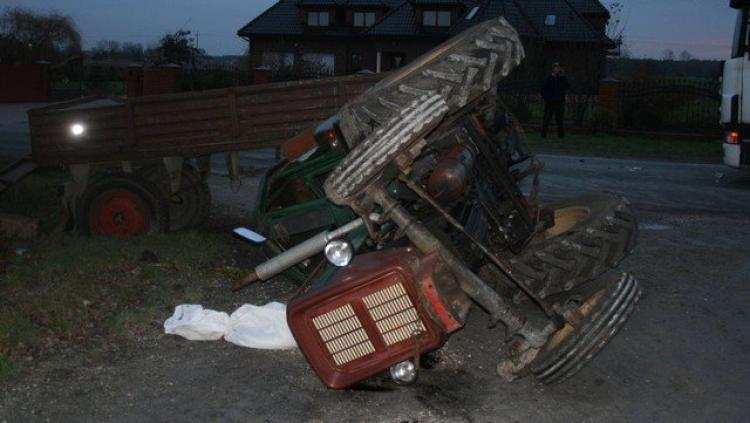 Zderzenie scanii z ciągnikiem [ZDJĘCIA]