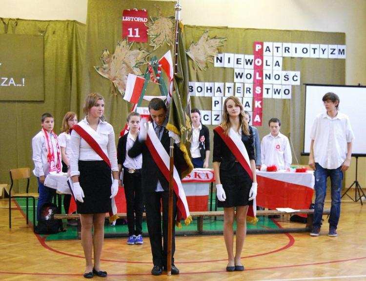 ŚWIĘTO NIEPODLEGŁOŚCI W GIMNAZJUM NR 9 IM. OSKARA KOLBERGA