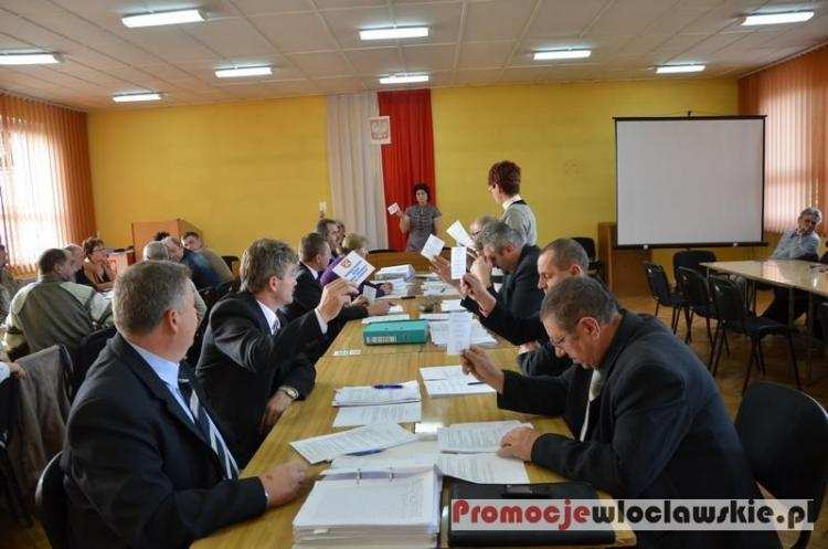 Chodecz: uchwała ratująca finanse miasta podjęta. 2 szkoły do likwidacji.