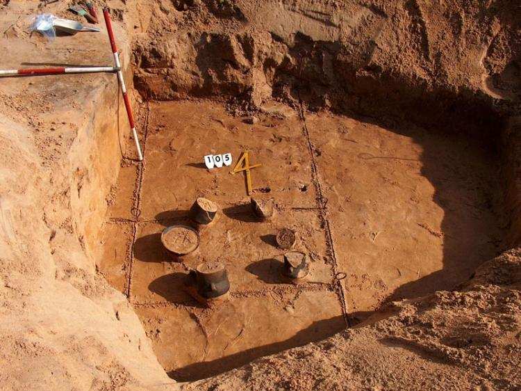 DWUNASTY SEZON BADAŃ WYKOPALISKOWYCH: ODKRYCIE POCHÓWKA SZKIELETOWEGO