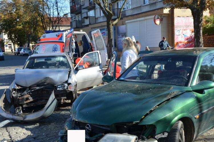Groźny wypadek przed Urzędem Miasta we Włocławku [FOTO]