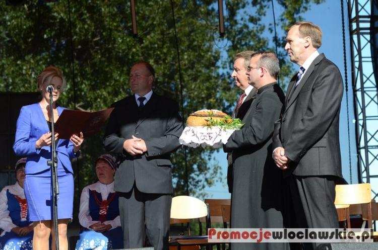 Dożynki powiatowe w Grabkowie (gmina Kowal) 2013 [VIDEO]