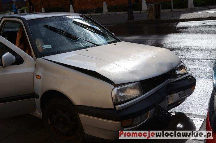 Wypadek  przy ulicy Brzeskiej we Włocławku. Pieszy trafił do szpitala.