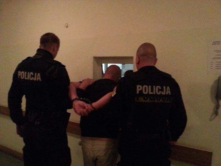 Grozili że wysadzą blok w Kruszynku. Dziś usłyszą zarzuty