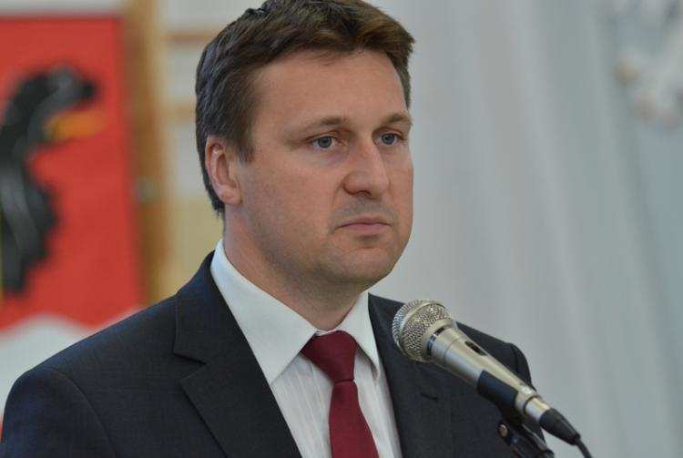 Poseł PIS Łukasz Zbonikowski podpisał się pod wnioskiem o referendum