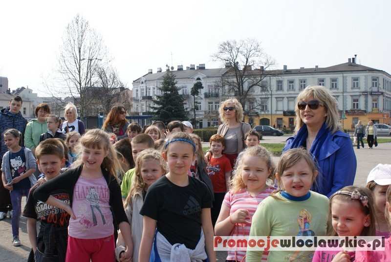 Czytamy Juliana Tuwima -  Plac Wolności Włocławek 23.04.2013