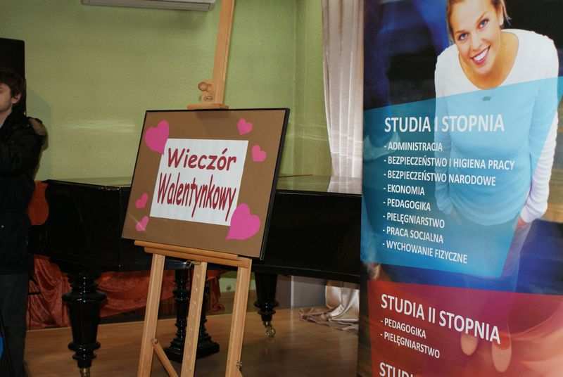 Walentynkowy Wieczór Poetycki w MBP we Włocławku - Fotorelacja