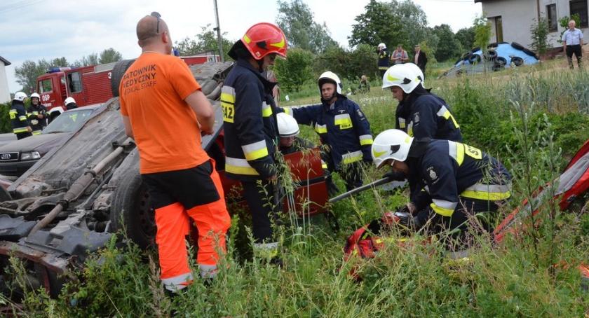 Ewakuacja szkoły, pożar i wypadek drogowy w Boniewie. 14 jednostek straży w akcji [ZDJĘCIA]