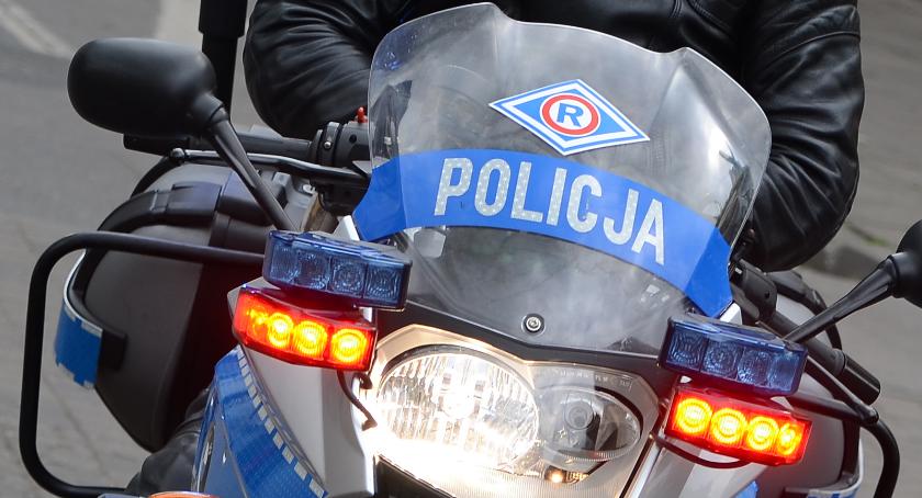 Wypadek motorowerzysty w Pińczacie pod Włocławkiem. Mężczyzna trafił do szpitala
