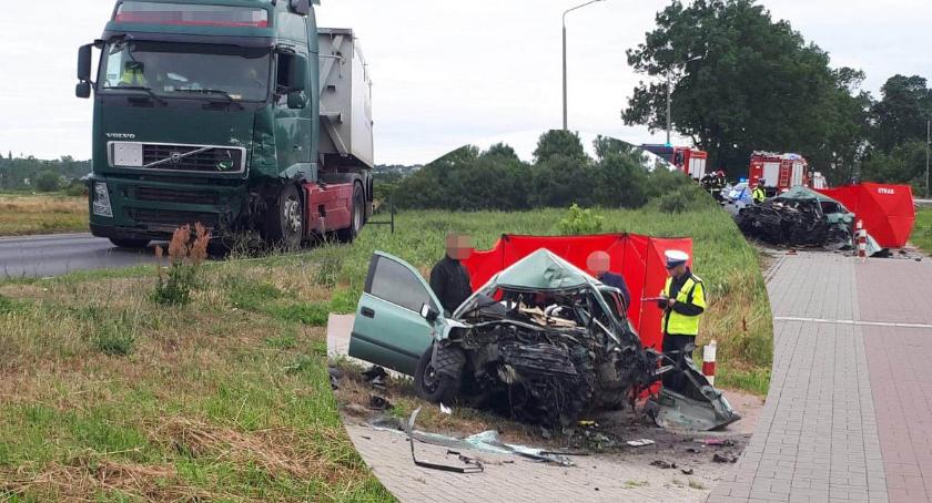 Śmiertelny wypadek w Nakle nad Notecią. Ciężarówka zderzyła się samochodem osobowym