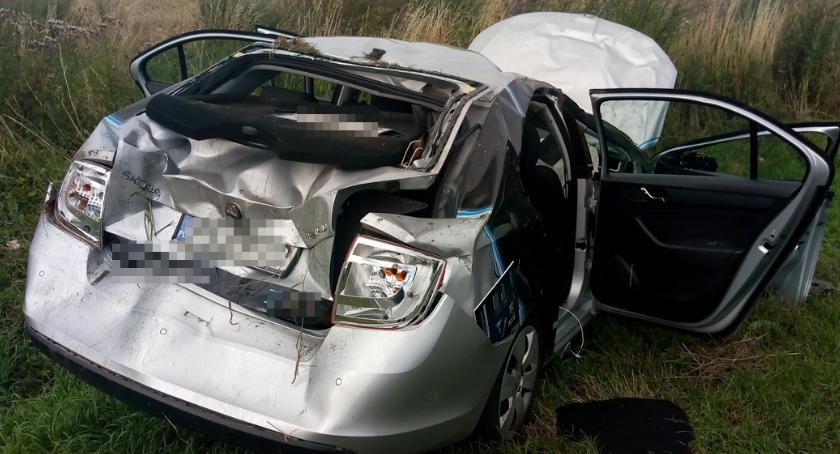 Wypadek w Jarantowicach powiat radziejowski. Skoda wylądowała w rowie [FOTO]
