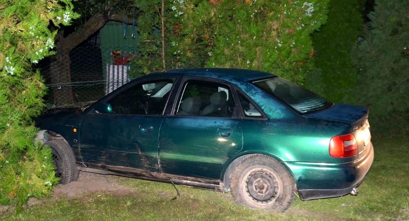 Audi wjechało w płot. Mężczyzna oświadczył, że ...