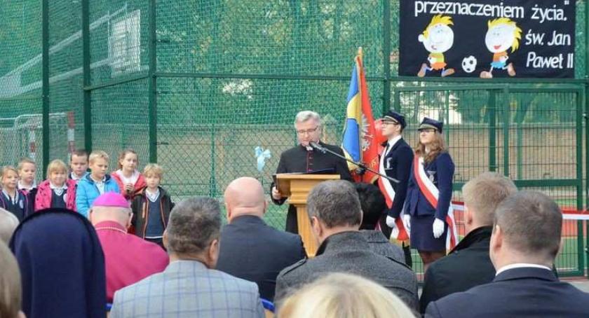 Odsłonięcia pomnika ks. Jana Długosza w Zespole Szkół Katolickich we Włocławku