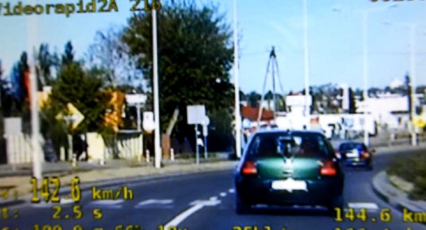 Szaleńcza jazda po ulicach Włocławka. 29-latek jechał ponad 140 km/h [VIDEO]