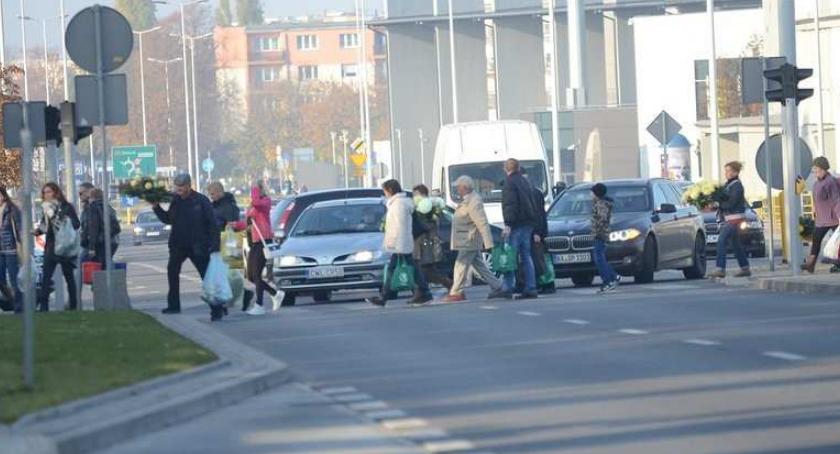 Wszystkich Świętych we Włocławku: Zmiany organizacji ruchu na Święto Zmarłych