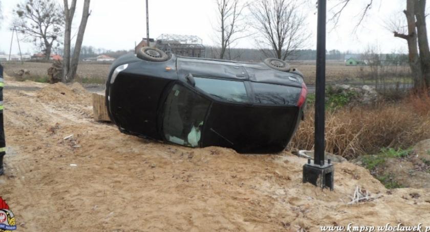 Wypadek pod Kruszynem w Gminie Włocławek. Punto dachowało [FOTO]
