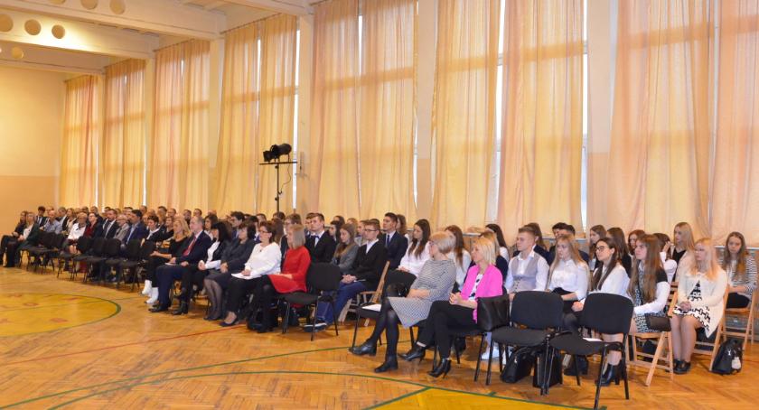 Stypendia Prezesa Rady Ministrów rozdane we Włocławku. Ile otrzymali nagrodzeni uczniowie?