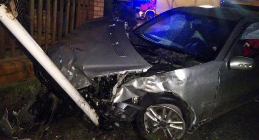 Wypadek na skrzyżowaniu w Samszycach koło Osięcin. Cztery osoby trafiły do szpitala [ZDJECIA]