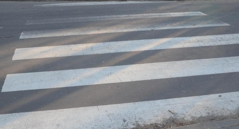 Piesza potrącona na skrzyżowaniu Barska, Żytnia we Włocławku. Policja prosi o kontakt