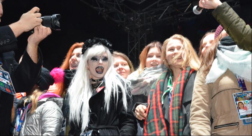 WOŚP 2019 we Włocławku. Laserowe światełko do nieba. Ile zebrano? [ZDJĘCIA, VIDEO]