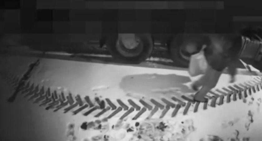Ukradł kilka tysięcy utargu z ciężarówki. Pieniądze schował w skarpecie [VIDEO]