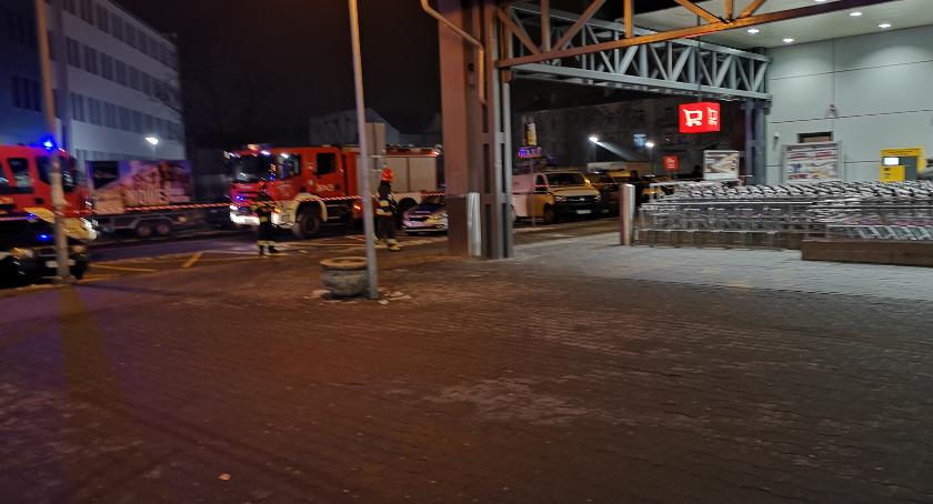 Ewakuacja w Kauflandzie we Włocławku. Jest policja i straż [FOTO]
