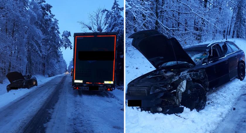 Zderzenie czołowe audi z ciężarówką. Samochód osobowy wpadł w poślizg [ZDJĘCIA]