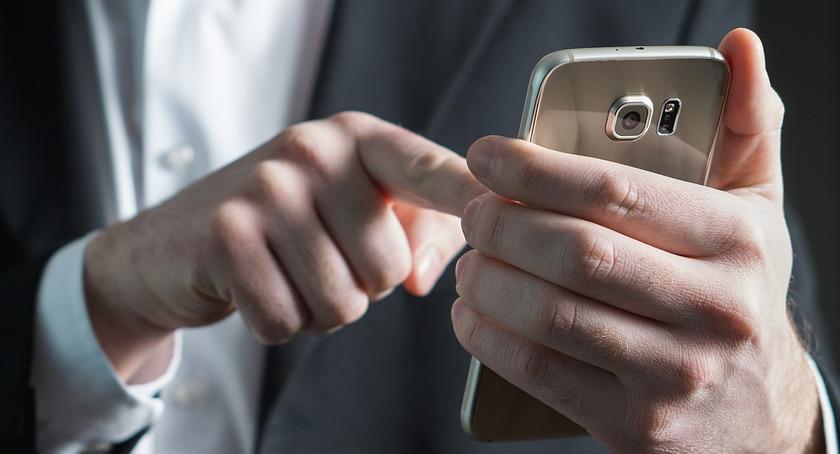 Uwaga na fałszywe SMS. Możesz ściągnąć wirusa