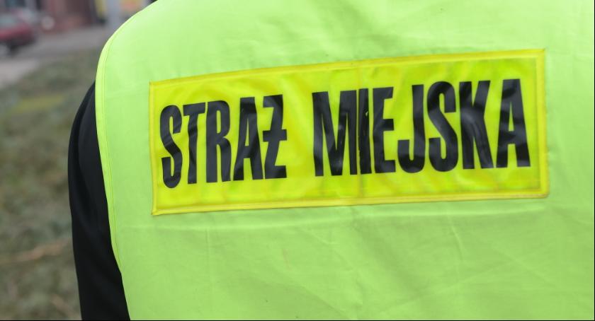 Płonący samochód we Włocławku. Interweniowała straż miejska