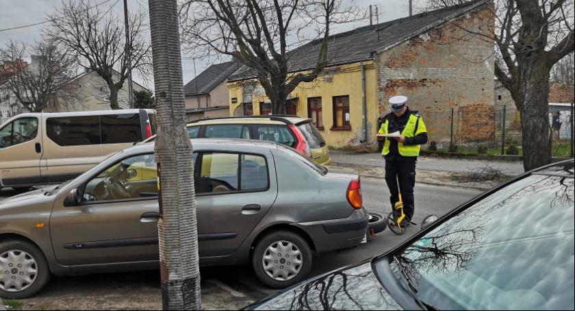 Wypadek na Długiej we Włocławku. Kierowca motocykla w szpitalu