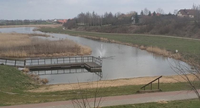 Pływająca fontanna na jeziorze Cmentowo w Brześciu Kujawskim