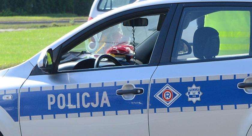 Nocna nauka jazdy w regionie. Nietrzeźwy oświadczył policjantom, że uczy się jeździć