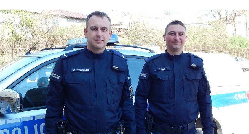 Nocny pożar w tunelu w jednym z gospodarstw w regionie. Policjanci zapobiegli tragedii